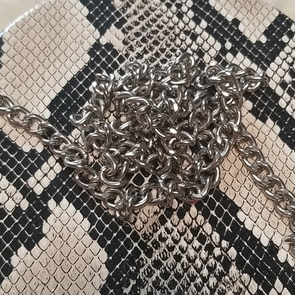 Crossbody bag - Picture 9 of 9